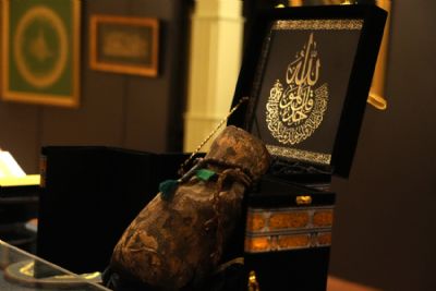 Alt�n Harfler: 114 Mushaf, Tek Kelam Sergisi Taksim Camii K�lt�r Sanat Merkezi�nde Ziyaret�ilerle Bulu�tu